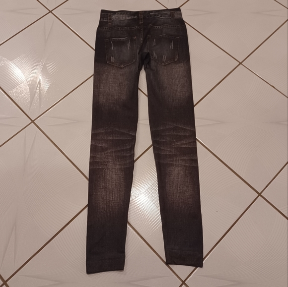 4/$40 Faded-Look Black 3D Leggings - Size XS/Small - Picture 4 of 6